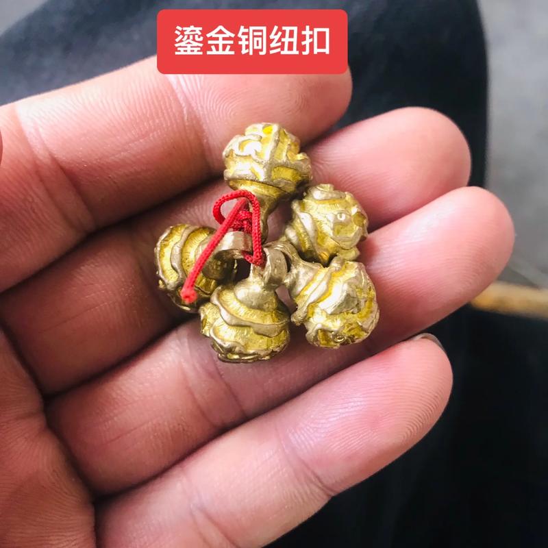 工字扣在服装设计中的应用与演变